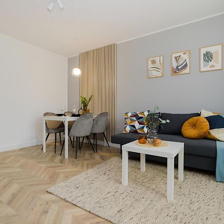 Mia Metro Station, Reymonta Apartment Варшава Екстериор снимка